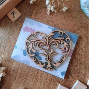 Chipboard corazón decorado